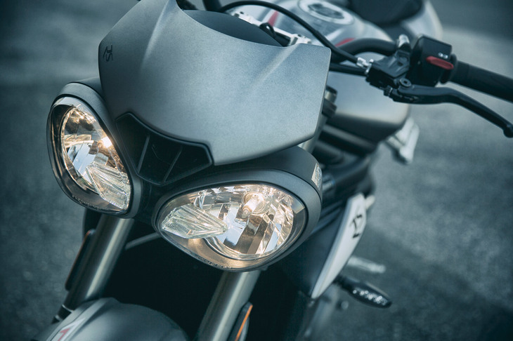 元祖“ストリートファイター”こと「スピードトリプル」の弟分として、2007年にデビューした「ストリートトリプル」。現行モデルは2017年に発表・発売された。