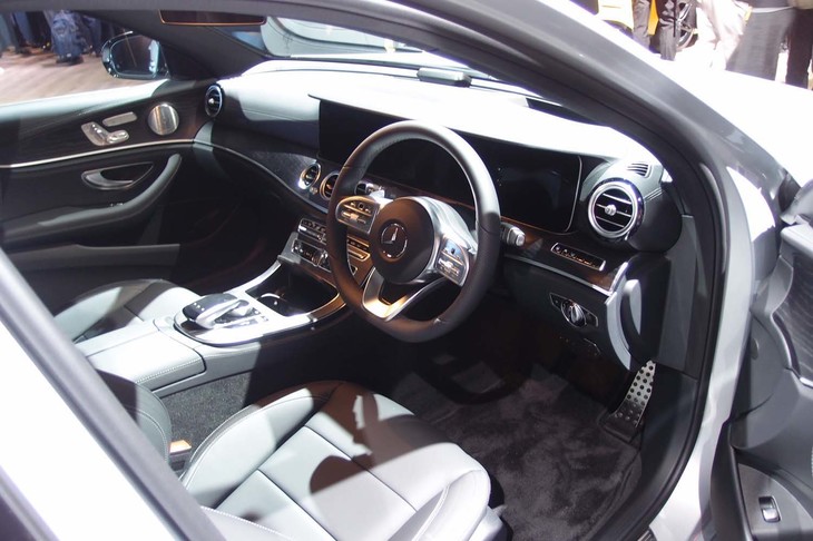 メルセデス・ベンツE350deアバンギャルド スポーツ（コックピット周辺部）