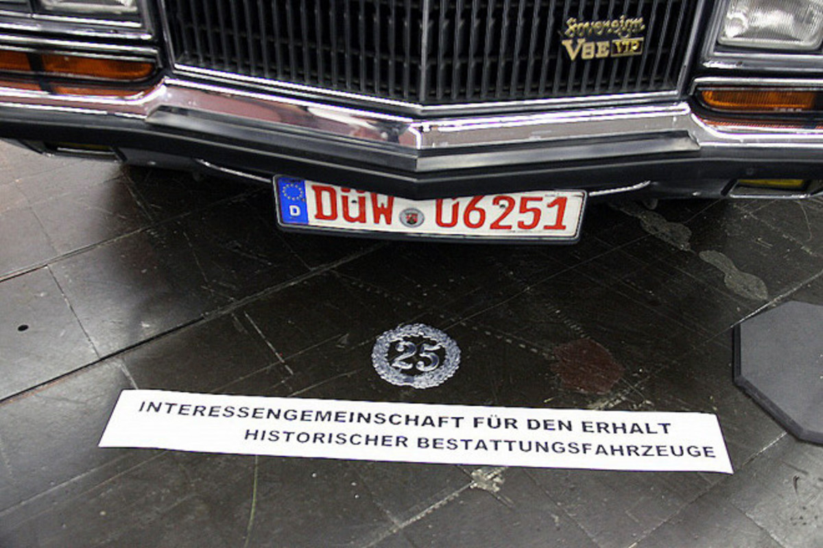 第147回 なんでまたココに 日本製霊柩車とドイツで遭遇 マッキナ あらモーダ Webcg