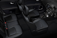 コンパクトSUV「ジープ・コンパス」の装備が充実の画像