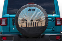 「ラングラー アンリミテッド ビキニエディション」には、パームツリーロゴ入りソフトスペアタイヤカバーを装備。