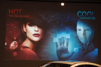 現在メルセデス・ベンツは、情熱的なものと理性的なものという、2つの相反する要素を両立する“Sensual Purity（官能的純粋）”というテーマのもとに、製品をデザインしている。