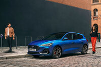 最後の「フォーカス」となった4代目。2025年のイタリアでは、この「STライン」仕様のみ入手が可能だった。