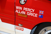 フロントフェンダーに描かれたアラン・グレイスとウィン・パーシーの名。これにアンデルス・オロフソンを加えた3人のドライバーで、スパ・フランコルシャンを戦った。