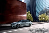 メルセデス・ベンツが「E300アバンギャルド スポーツ」のエクステリアを一部改良の画像