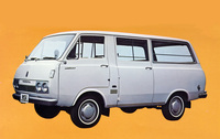 1967年に誕生した初代「トヨタ・ハイエース」のバン。「トヨエース」や「ダイナ」などの既存の小型トラックと違い前輪に独立懸架を採用。1.35リッター直4 OHVエンジンを搭載。