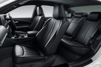 セダンにとって、荷室と分け隔てられた、ドライバーオリエンテッドなキャビンは重要な要素。果たして、次期「クラウン」の車内空間は……。写真は「クラウンRSアドバンス」のもの。