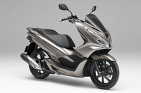 「ホンダPCX150」
	​エンジン＝149cc 水冷4ストローク単気筒OHC 2バルブ（15ps＜11kW＞/8500rpm、14Nm＜1.4kgm＞/6500rpm）／燃費＝52.9km/リッター（国土交通省届出値）