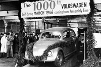 1946年3月に、記念すべき1000台目の車両がラインオフ。「ビートル」は基本構造を大きく変更することなく、2003年7月30日にメキシコのフォルクスワーゲン・メヒコの工場で生産が終了するまで、トータルで約2153万台が製造されたという。