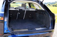 荷室の容量はVDA方式で568リッター。3分割式のシートを倒すことで同1374リッターにまで拡大できる。