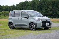 現行の「トヨタ・シエンタ」は2022年8月23日発売の3代目。初代は2003年、2代目は2015年に登場している。