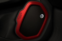 「ジープ・レネゲード」にBeatsとコラボした限定車登場の画像