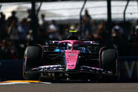 ウィリアムズのアカデミー出身のフランコ・コラピント（写真）は、今季アルピーヌに移籍。当初リザーブドライバーだったが、第7戦エミリア・ロマーニャGPから晴れて正ドライバーのポジションに。肝心の成績は低空飛行を続けており、第8戦モナコGP、第10戦カナダGPでの13位を最高にポイントがない。メキシコ人ドライバーのセルジオ・ペレスがレッドブルを追われてからというもの、中南米からのスポンサーを集めるにはアルゼンチン人のコラピントはいいアセットと目されているが、現在ランキング最下位のアルピーヌは、ポイントを着実に取り、マシンを壊さないドライバーこそ欲しがっているはず。現状、コラピントが十分に貢献しているとは言い難い。（Photo=Alpine F1）