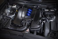 5リッターV8自然吸気エンジンは最高出力481PS、最大トルク535N・mを発生。ムービングパーツの質量合わせやシリンダー径のミクロン単位での調整などが施されたスペシャルなユニットだ。