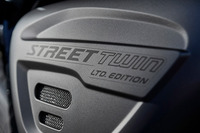 トライアンフが「スラクストンRS」など3モデルに特別仕様車を設定の画像