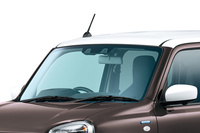 新型では安全性能の進化もトピック。予防安全システムは単眼カメラと赤外線レーザーを用いていた従来型から刷新され、より多機能・高性能なステレオカメラ方式のシステムとなった。