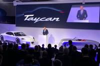 70周年イベントでは、これまで「ミッションE」と呼ばれていたピュアEVの市販車名が、「タイカン」となることがアナウンスされた。