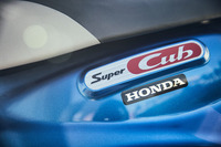 1958年の「C100」登場以来、60年にわたり生産が続けられている「スーパーカブ」。今日では、世界15カ国の16の拠点で生産されている。