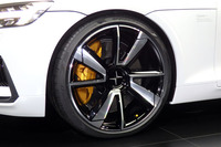 日本のakebono（曙ブレーキ）のブレーキシステムが用いられている。