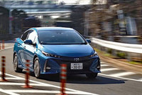 トヨタ・プリウスPHV