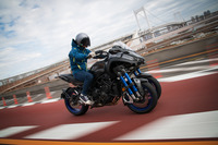 トラクションコントロールは制御の強さを2段階で調整可能。エンジンの特性を3つのモードから選べる「D-MODE」も搭載されている。