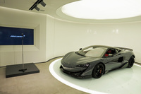 「オーディトリアム」には最新モデル「600LT」が展示されていた。