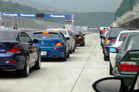 本気モードの「走行会」には来場者の半数にあたる約300台が参加。気軽に参加できる「ファミリー・ラン」まで含めると、8〜9割がサーキット走行を体験したという。