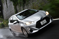 2014年のマイナーチェンジを機に、ボディー剛性が強化された「アクア」。操縦安定性と快適性を向上すべく、サスペンションのセッティングも変更されている。