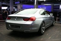 「コンセプト6シリーズクーペ」のリアビュー。先代モデルより伸びやかな造形で、クーペならではの優雅さを表現している。