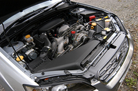 国内ではアウトバック専用となる、2.5リッター水平対向4気筒SOHCエンジン。
	(M)
	 