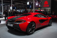 「マクラーレン540C」は540psの3.8リッターV8エンジンを搭載し、最高速は320km/hとうたわれる。