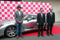 左から、「東京スマートドライバー」発起人の小山薫堂氏、日産自動車COOの志賀俊之氏、首都高速道路代表取締役会長の長谷川康司氏。