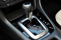 ディーゼル車には6MTと6ATの2種類のトランスミッションが用意されるが、ガソリン車には6ATのみが組み合わされる。