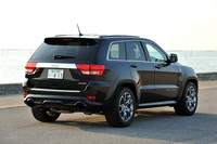 ボディーカラーは全3色。写真のブラックのほかに、グレーメタリックとディープチェリーレッドがある。インテリアカラーはブラックのみ。