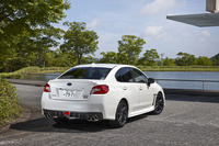 2014年8月に登場した「WRX S4」。「WRX STI」が従来モデルと同じくポート噴射の2リッターターボエンジンと6段MTを搭載しているのに対し、S4は2リッター直噴ターボとCVTを採用している。