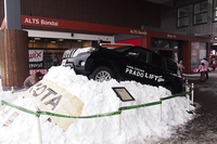 星野リゾート アルツ磐梯スキー場のエントランスには「ランドクルーザー プラド」が。