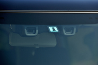 運転支援システム「デュアルカメラブレーキサポート」は、「ソリオ」の「ハイブリッドMZ」「ハイブリッドMX」、「ソリオ バンディット」の「ハイブリッドMV」に設定されている。