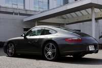 【テスト車のオプション装備】スレートグレーメタリック＝41万4000円／シートヒーター＝7万円／PCCB＝141万7500円／19インチターボホイール＝14万7000円／スポーツクロノパッケージ＝14万1000円／スポーツシート＝7万4500円
