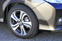 タイヤサイズは185/55R16。試乗車には「ダンロップSP SPORT 2030」が装着されていた。