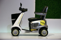 こちらは燃料電池搭載のセニアカー「MIO」。