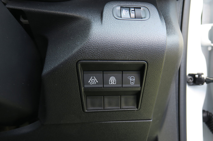 フィアット・ドブロ（ダッシュボードのスイッチパネル）