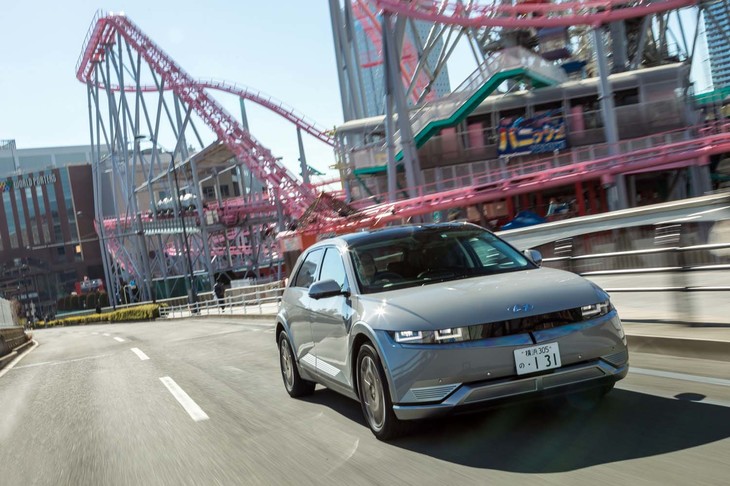 「アイオニック5」ではアクセルオフ時の回生力が4段階に調節できる。最も強いモードでは、ブレーキペダルを使わないワンペダルドライブが可能。