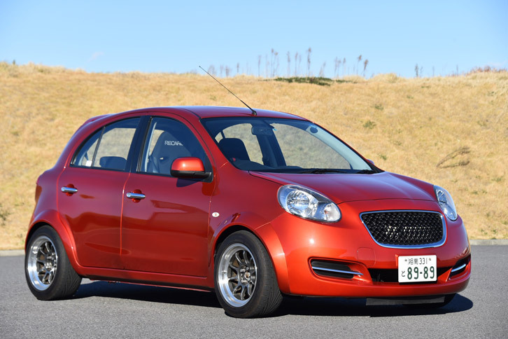 オーバーフェンダーが目を引くワイド化されたボディーに、「ノート ライダーハイパフォーマンススペック」用のエンジンを搭載した「マーチ ボレロR」。ギア比の低いトランスミッションは、なんと商用車用のユニットを移植したものだとか。