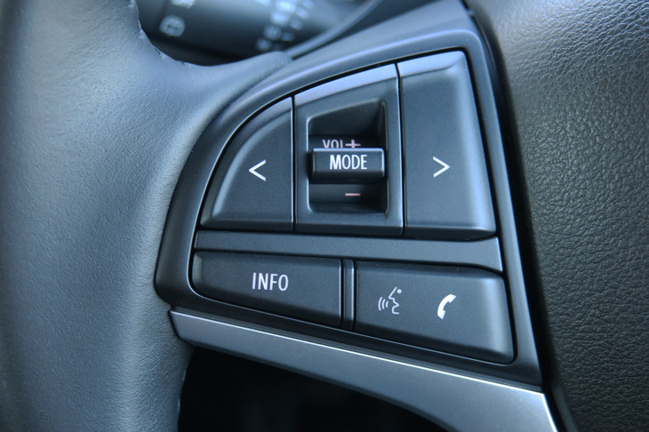 スズキ・ハスラー ハイブリッドXターボ（4WD）（ステアリングスイッチ）