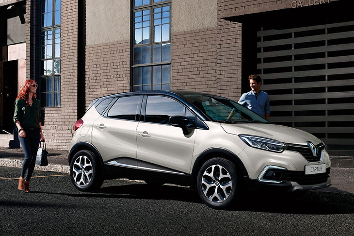 ボディーカラーには新色の「ルージュ フラムM」と「グリ カシオペM」（写真）が採用された。