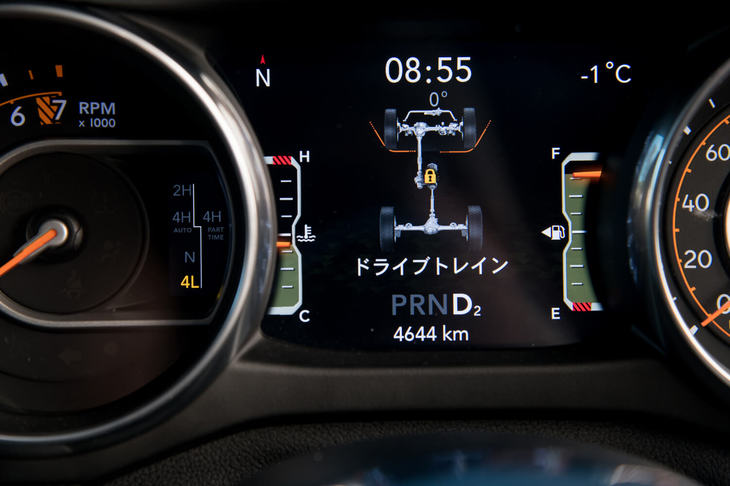 副変速機のギア比は、ハイレンジが1.000、ローレンジが2.717。「4L」選択時には、ATが“2速スタート”となる。