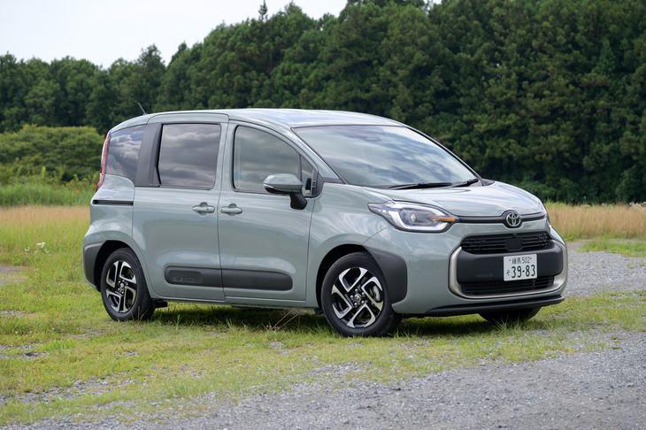 現行の「トヨタ・シエンタ」は2022年8月23日発売の3代目。初代は2003年、2代目は2015年に登場している。