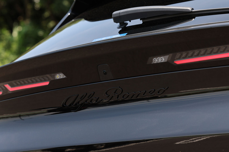 「アルファ・ロメオ・ジュニア」は、2024年4月にグローバルデビューした新開発SUV。車名は1960年代に登場した「GT 1300ジュニア」に由来するものだ。