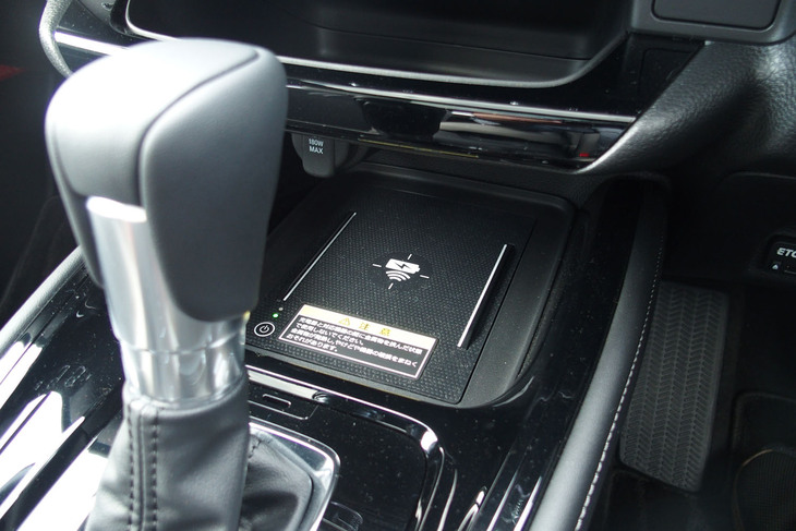 ホンダ・ヴェゼルe：HEV Z PLaYパッケージ（ワイヤレス充電器）