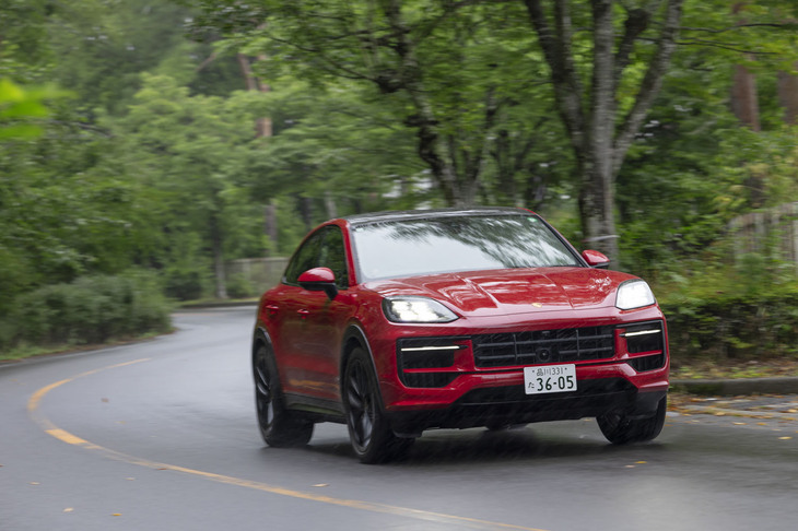 2024年4月に国内導入がアナウンスされた「ポルシェ・カイエンGTSクーペ」。もちろん標準のSUVスタイルも選べる。